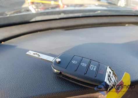 2018 Kia Optima S z USA, uszkodzony, nr VIN 5XXGT4L37JG206077